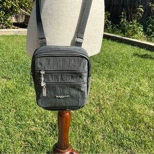 Baggallini Crossbody Purse Bag RFID Journey Sand Small Dark Gray Silver Travel